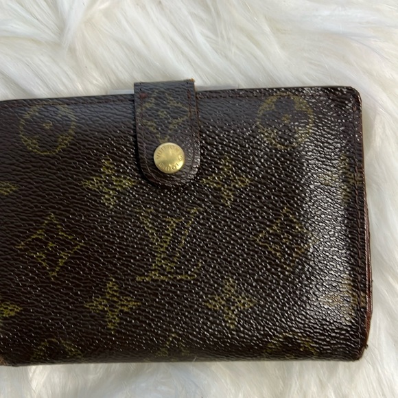 Authentic Louis Vuitton Vintage Monogram Kiss Wallet - Picture 8 of 9